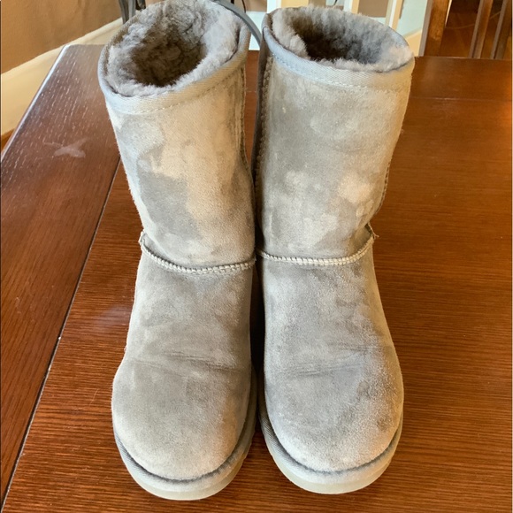 UGG Women’s Classic Mid Boot - Picture 4 of 7